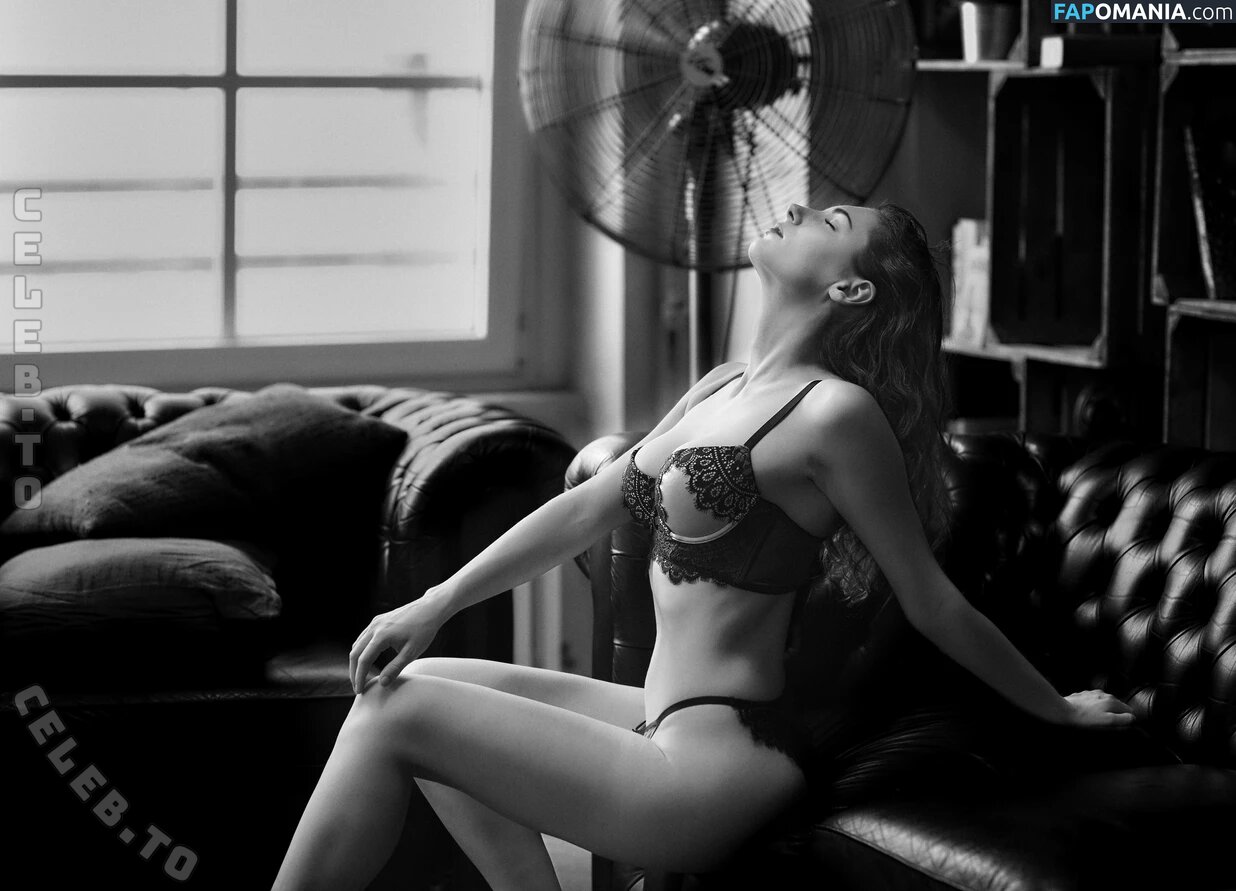 caro_petitemodel / petitemodelCaro Nahý OnlyFans  Uniklá fotka #3