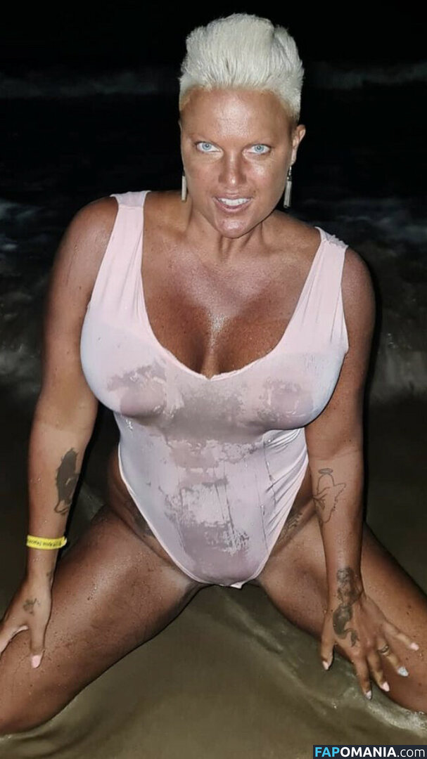 Caroline Öberg / carrooberg Nahý OnlyFans  Uniklá fotka #2