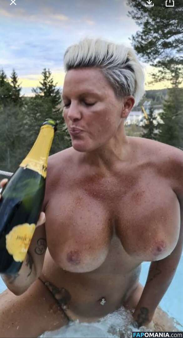 Caroline Öberg / carrooberg Nahý OnlyFans  Uniklá fotka #6