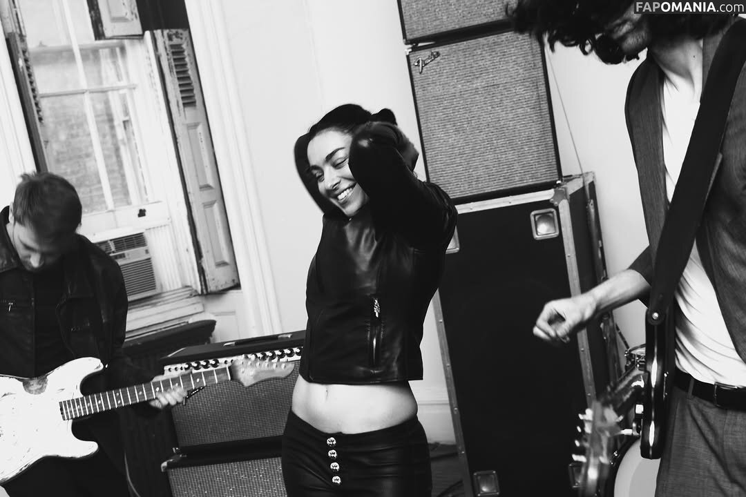 Charli XCX / charli_xcx / charlignarly / charlixcx / https: Nahý OnlyFans  Uniklá fotka #1262