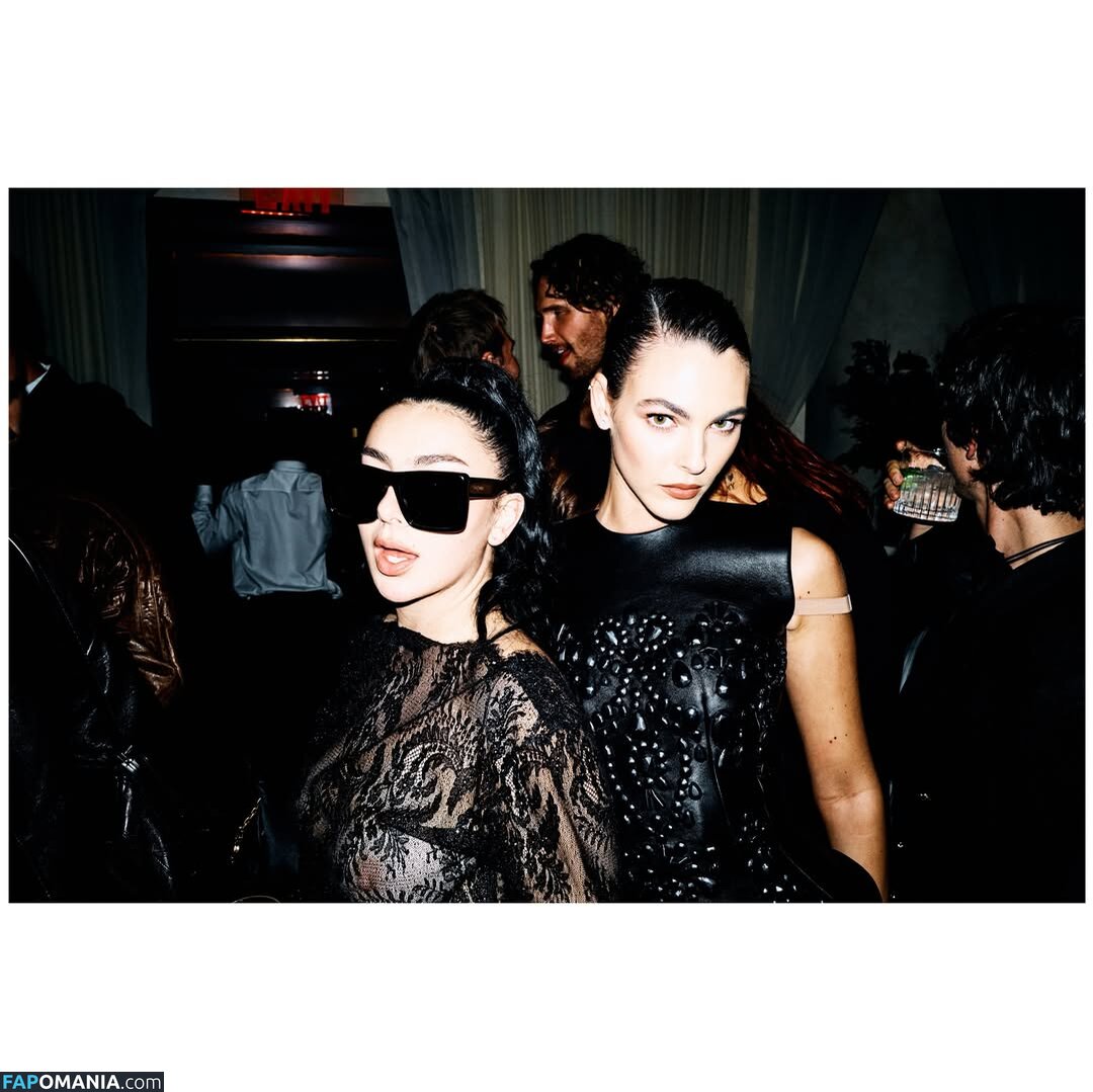 Charli XCX / charli_xcx / charlignarly / charlixcx / https: Nahý OnlyFans  Uniklá fotka #1286