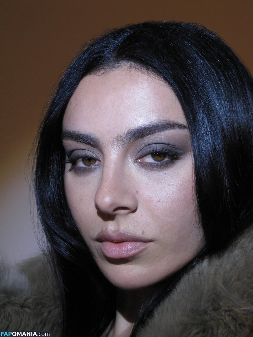 Charli XCX / charli_xcx / charlignarly / charlixcx / https: Nahý OnlyFans  Uniklá fotka #1292