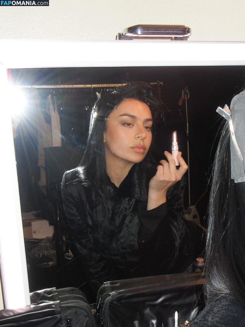 Charli XCX / charli_xcx / charlignarly / charlixcx / https: Nahý OnlyFans  Uniklá fotka #1293