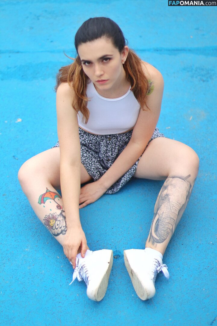 Caroloca Mejía / Helado de Vainilla / chika_bosque / https: / ideas_veg Nahý OnlyFans  Uniklá fotka #1