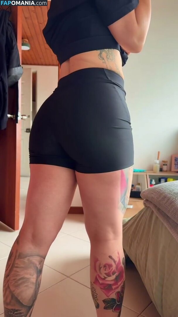 Caroloca Mejía / Helado de Vainilla / chika_bosque / https: / ideas_veg Nahý OnlyFans  Uniklá fotka #8