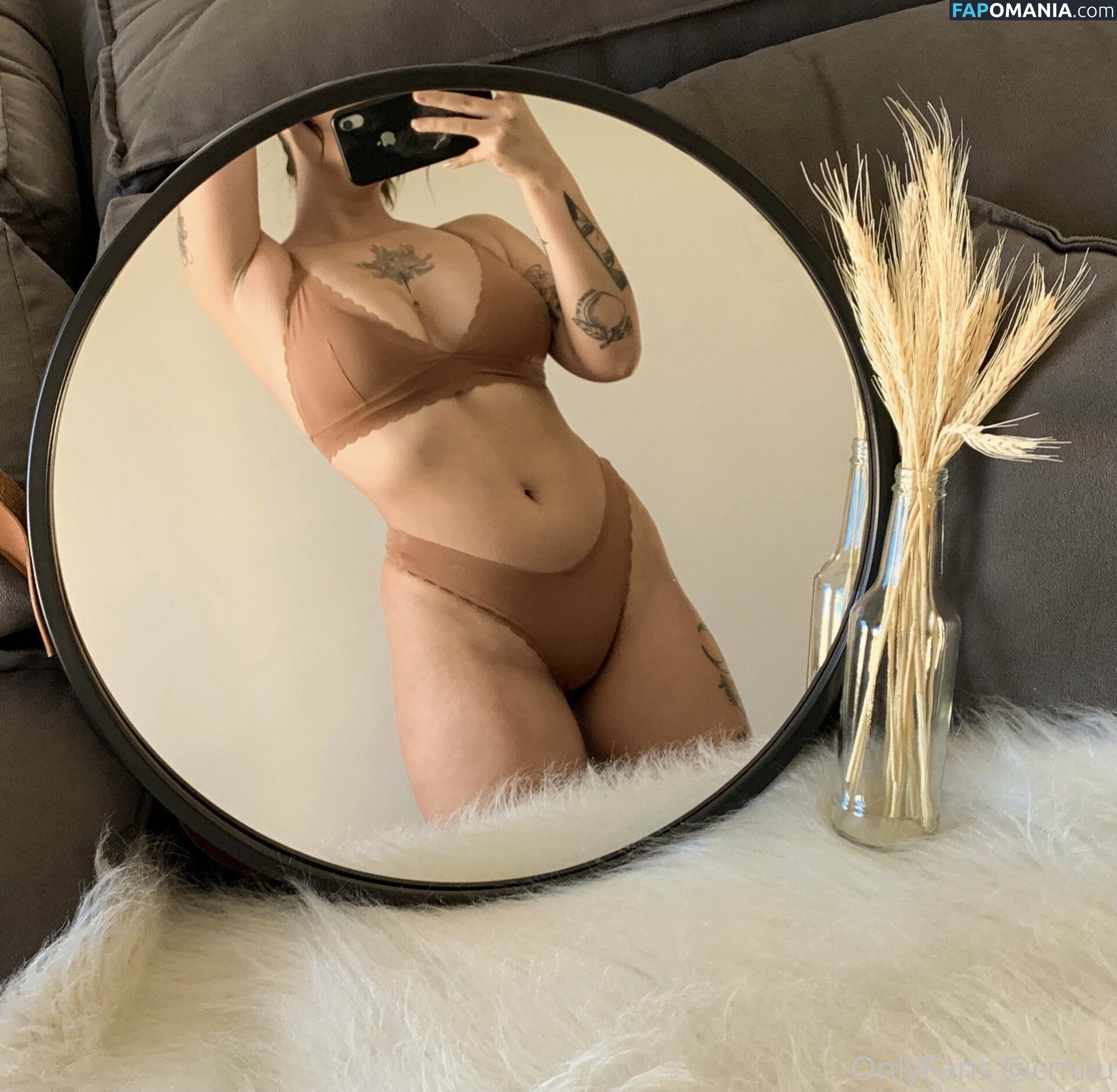 Cmiiu / Ellie Nahý OnlyFans  Uniklá fotka #56