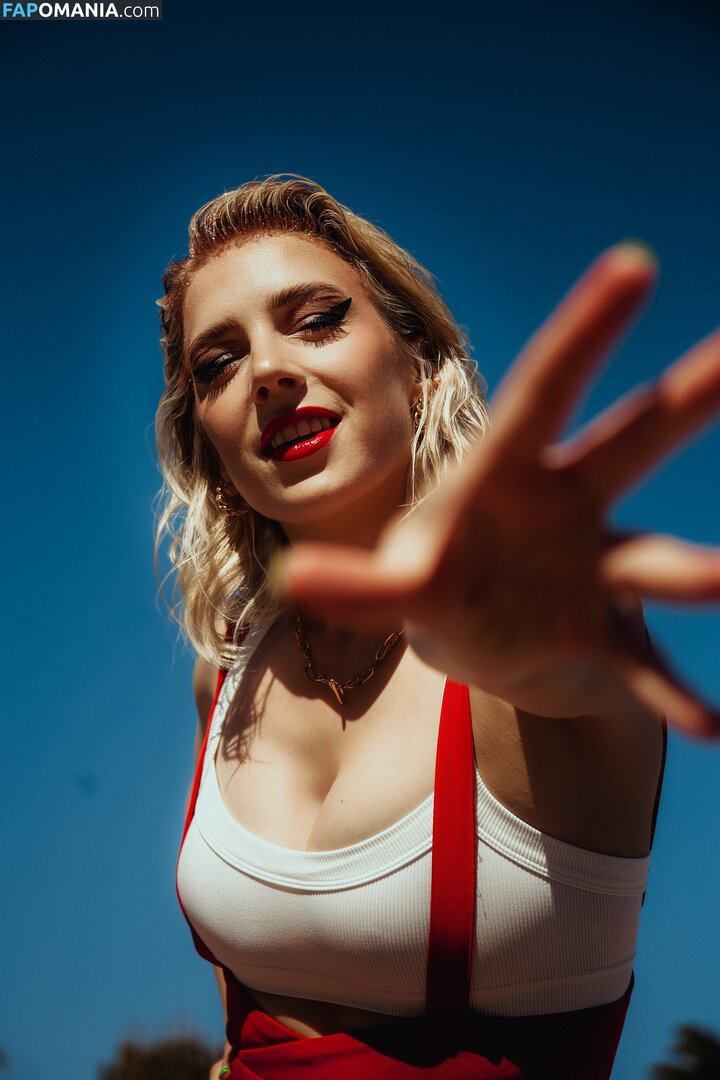 Courtney Miller / co_mill / typicalvlogs Nahý OnlyFans  Uniklá fotka #626