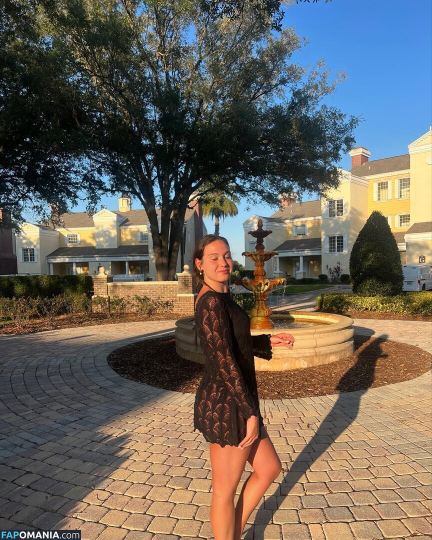 Courtney Sarault / court_sarault / courtsarault / https: Nahý OnlyFans  Uniklá fotka #20