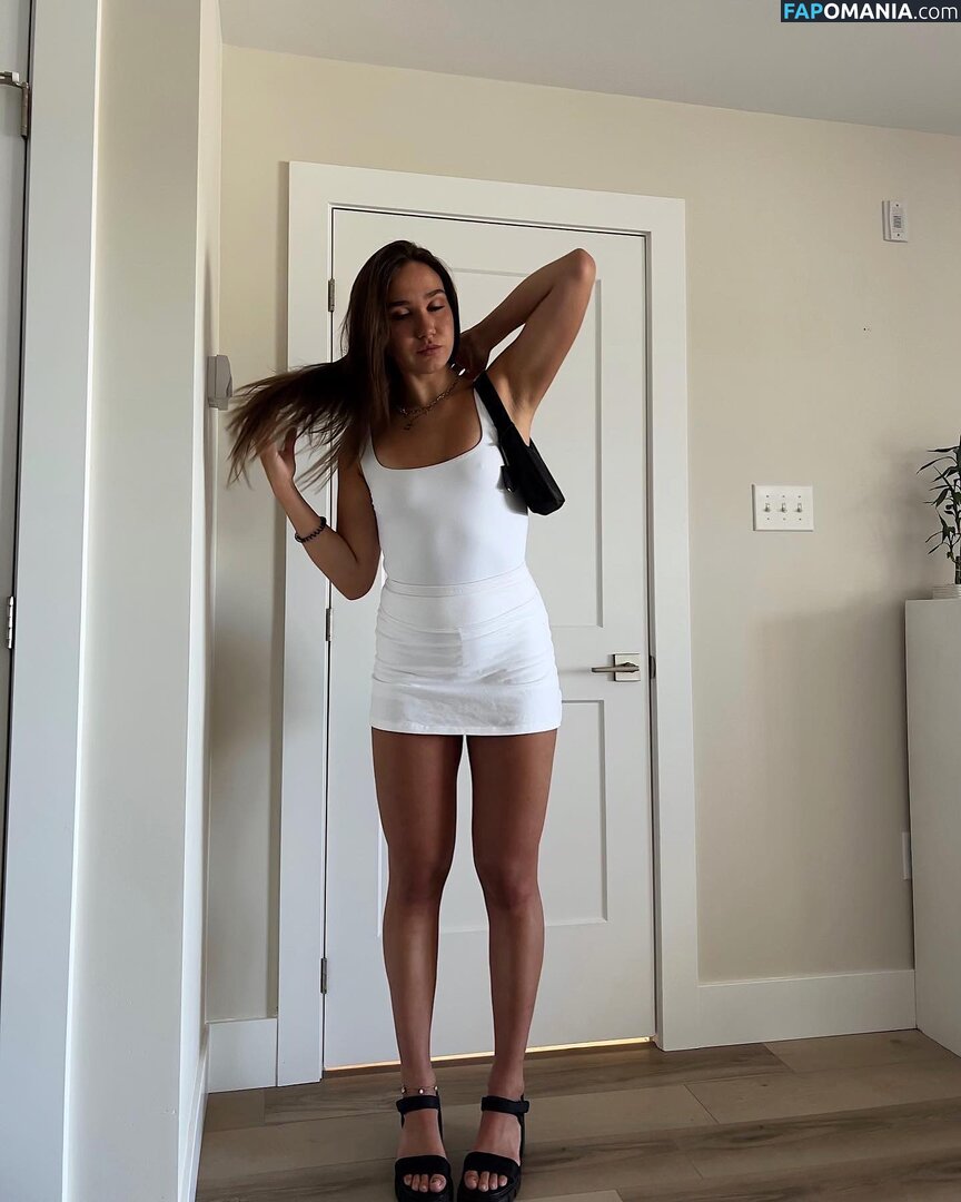 Courtney Sarault / court_sarault / courtsarault / https: Nahý OnlyFans  Uniklá fotka #40