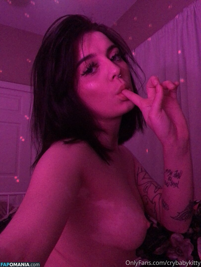crybabykitty / crybabysmallfry / cyrbabykat / flaminhotlower / katiwana / katwinaina / sourh3ad Nahý OnlyFans  Uniklá fotka #9