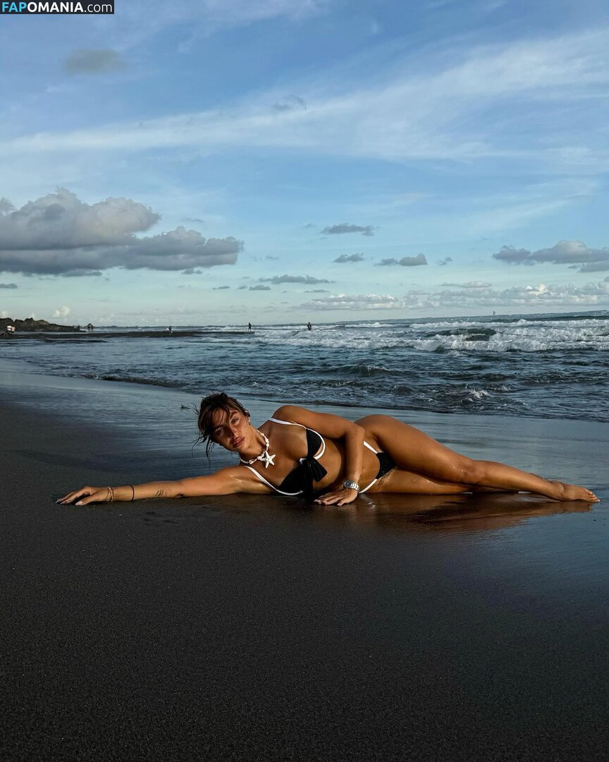 Cynthia Makhoul / cynthiaatvnco / https: / iam_thiaaa Nahý OnlyFans  Uniklá fotka #4