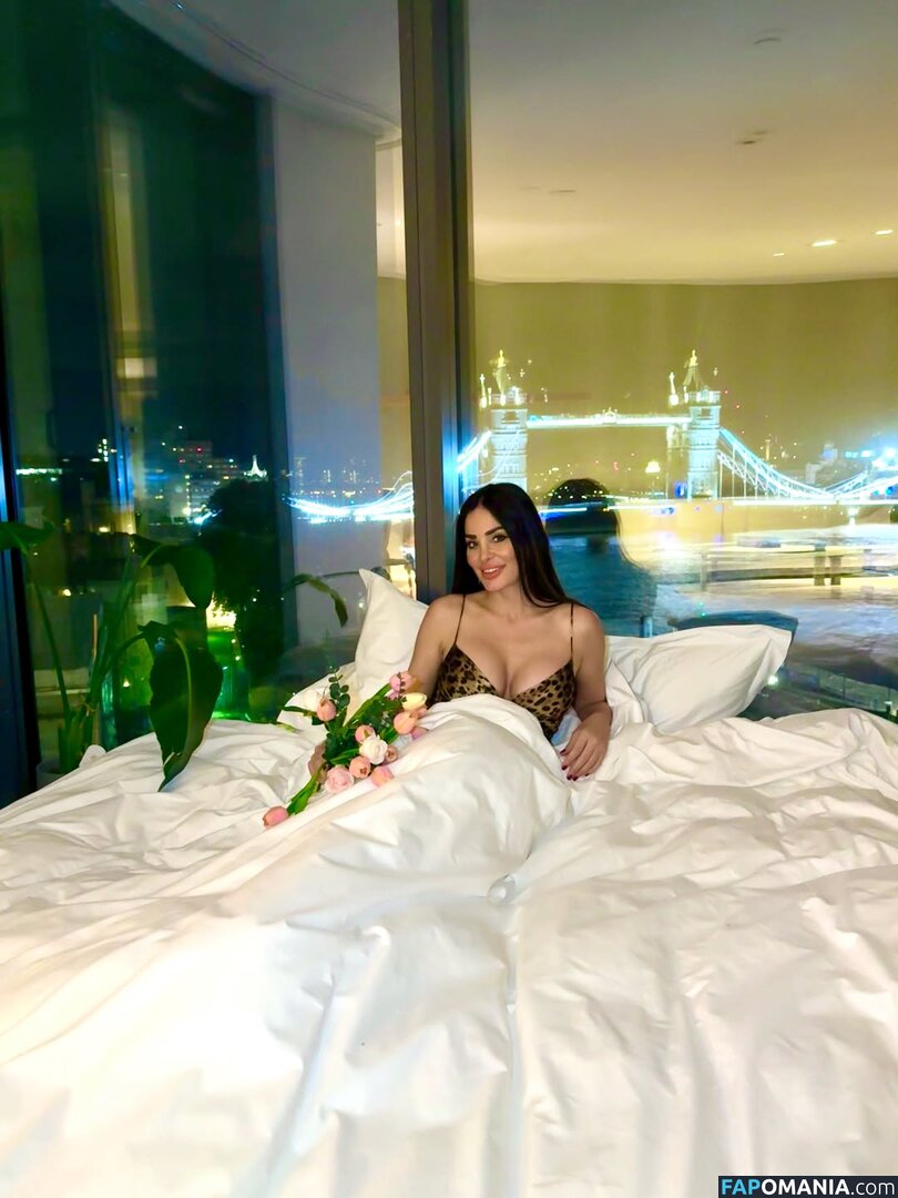 Dominique Hourani / DominiqueHorani / dominiquehourani / https: Nahý OnlyFans  Uniklá fotka #5
