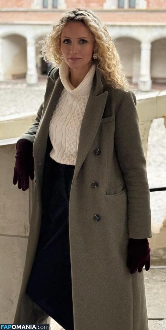 Dr Suzannah Lipscomb / https: / sixteenthcgirl Nahý OnlyFans  Uniklá fotka #1