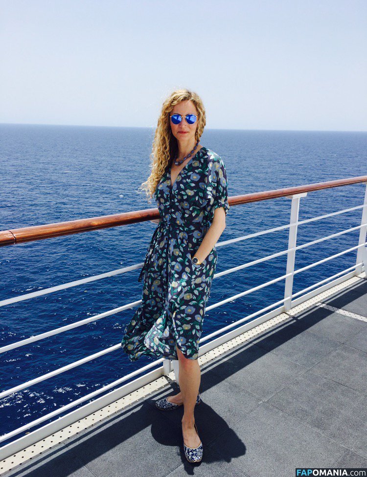 Dr Suzannah Lipscomb / https: / sixteenthcgirl Nahý OnlyFans  Uniklá fotka #2