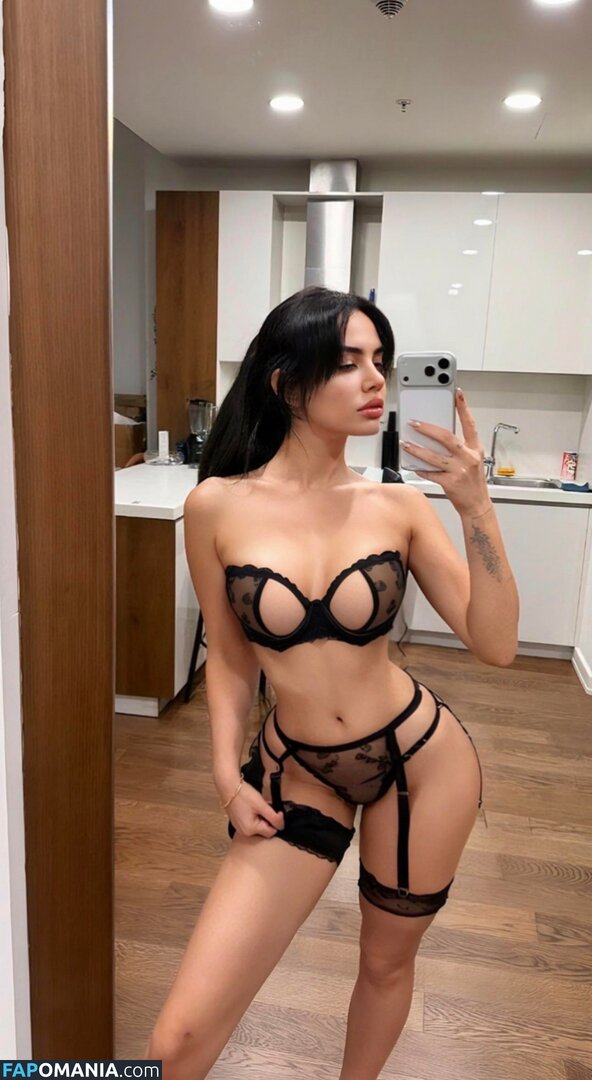 Ece Ronay / Eceronayofficial Nahý OnlyFans  Uniklá fotka #8