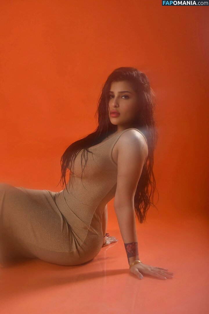 Edinrose Nahý OnlyFans  Uniklá fotka #12