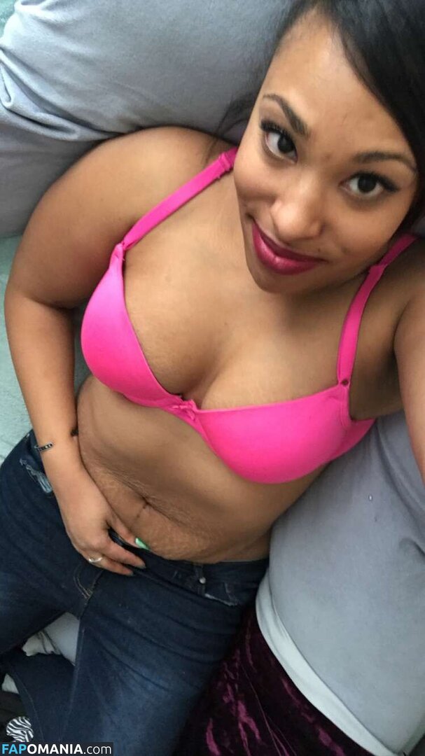 Elaynah Nahý OnlyFans  Uniklá fotka #9