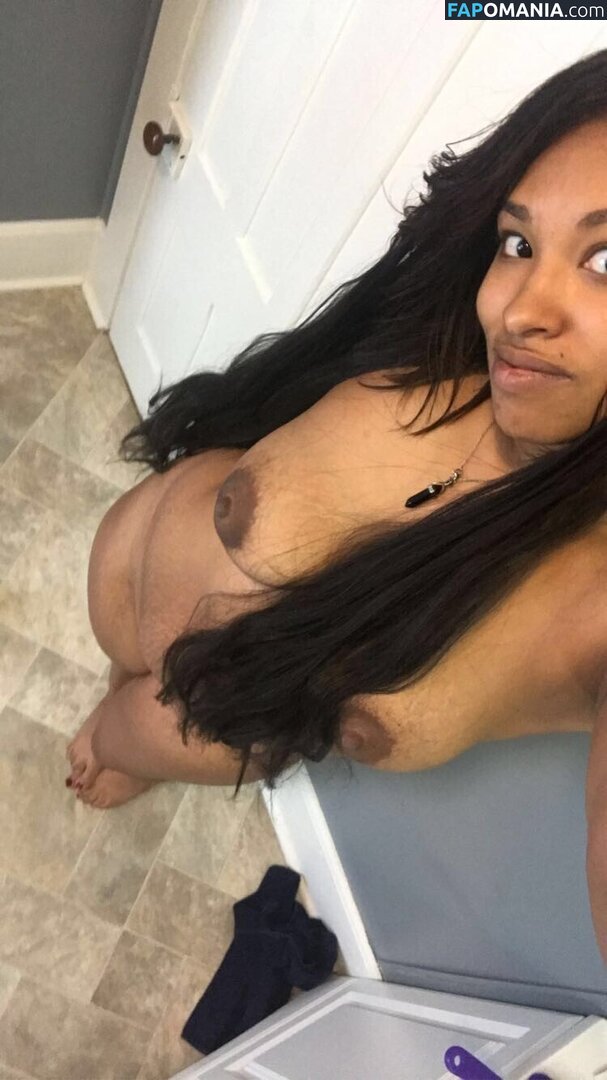 Elaynah Nahý OnlyFans  Uniklá fotka #13
