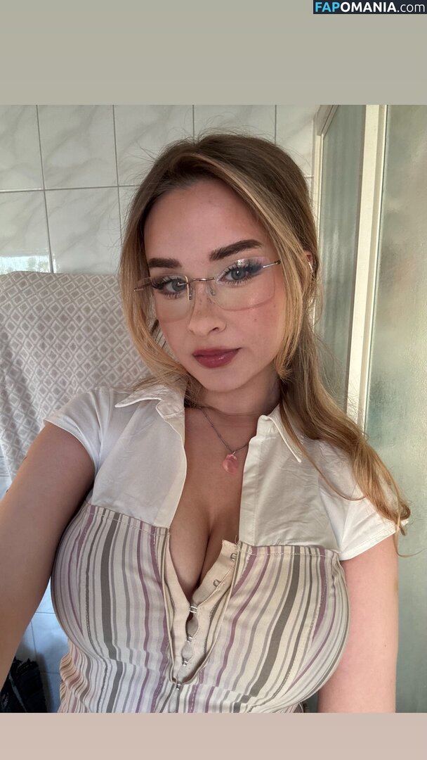elina twich Nahý OnlyFans  Uniklá fotka #11