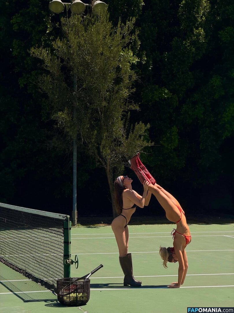 Elisabeth Rioux / elisabethrioux / https: / lissariouxx Nahý OnlyFans  Uniklá fotka #2
