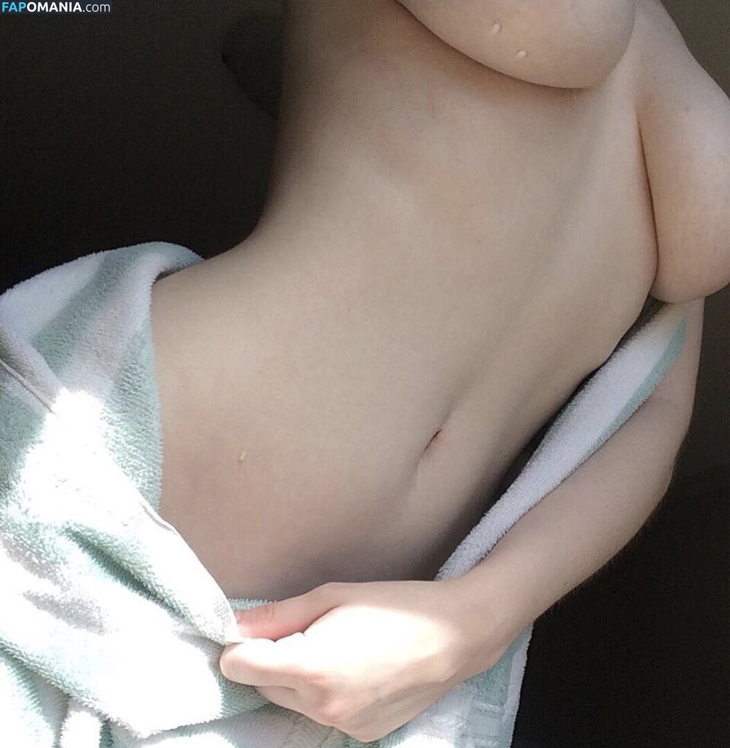 Elita Harkov / Yungelita Nahý OnlyFans  Uniklá fotka #64