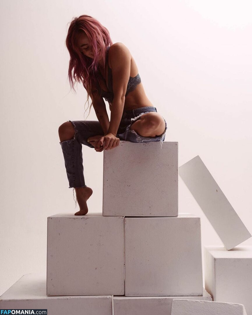 ElIZAGRACEMUSIC / Eliza Grace / elizaxograce / iamelizagrace_ Nahý OnlyFans  Uniklá fotka #8