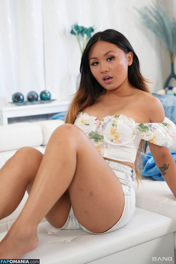 Elle Voneva / Phoebe Kalib / PhoebeKalib Nahý OnlyFans  Uniklá fotka #5
