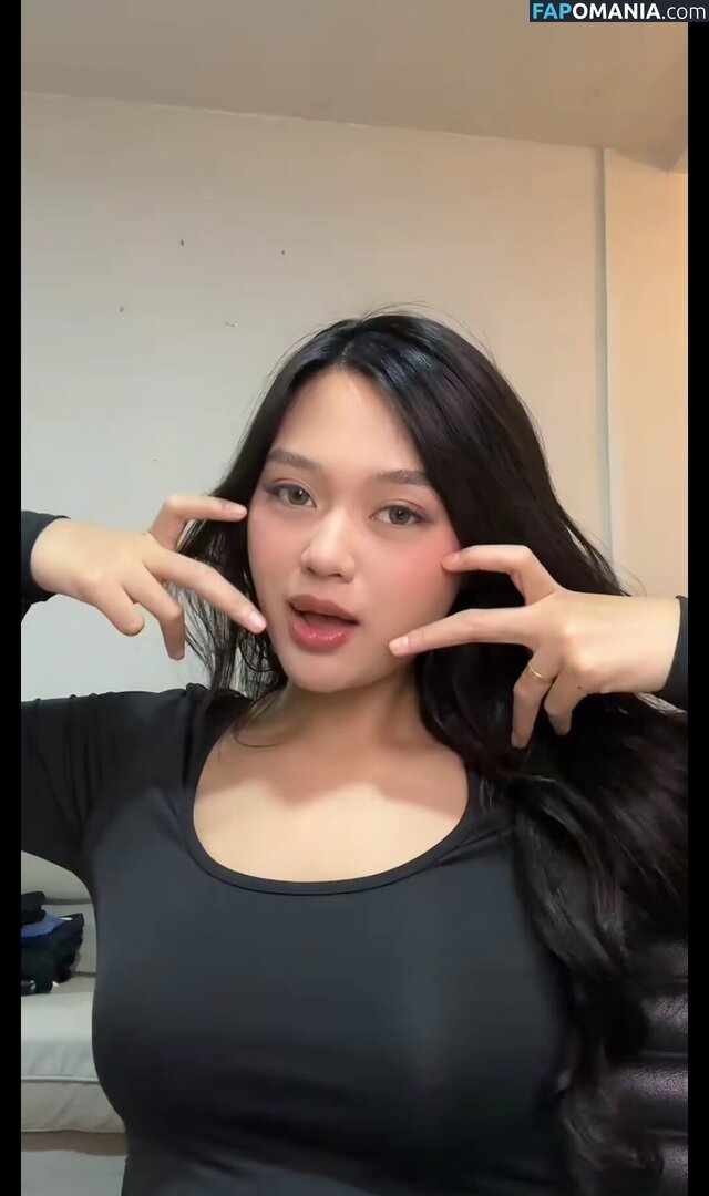 Ellesyanamira / PrincessEllesya Nahý OnlyFans  Uniklá fotka #6