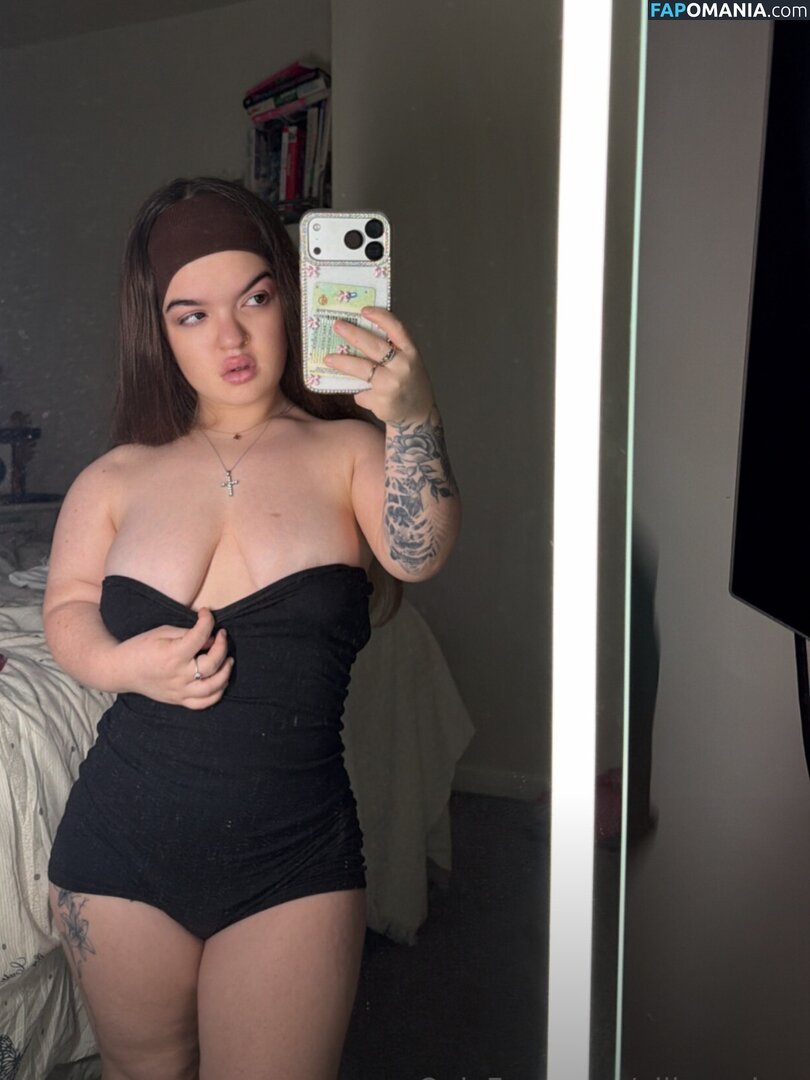 Ellie Cassidy / ellie__cassidy / elliecassidy Nahý OnlyFans  Uniklá fotka #2