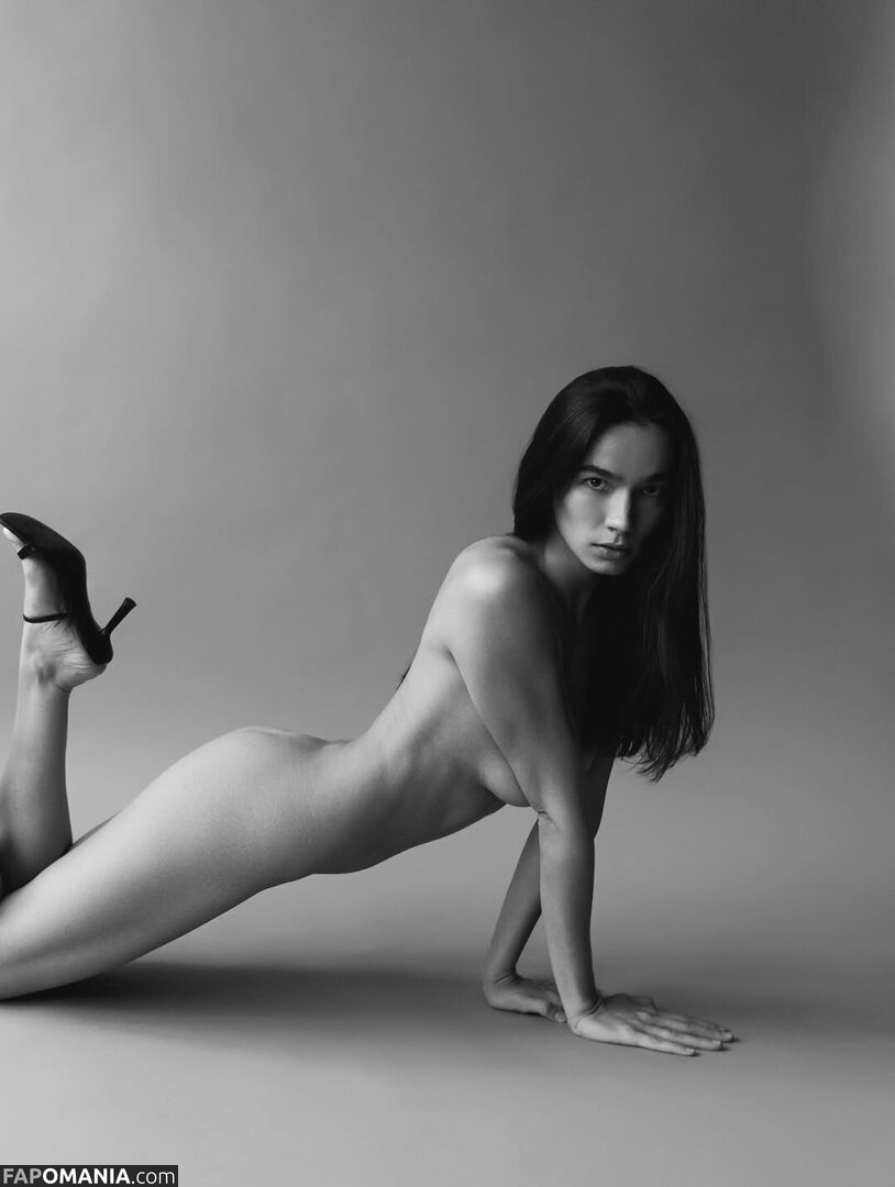 Elvina Garaeva / elyagara Nahý OnlyFans  Uniklá fotka #5