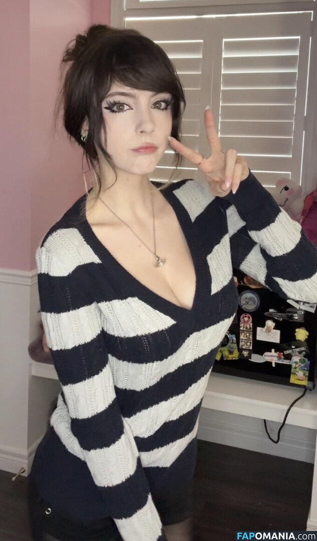 __emiki / em098 / emik28 / emiki / emiki28 / ilovekitties.28 Nahý OnlyFans  Uniklá fotka #3
