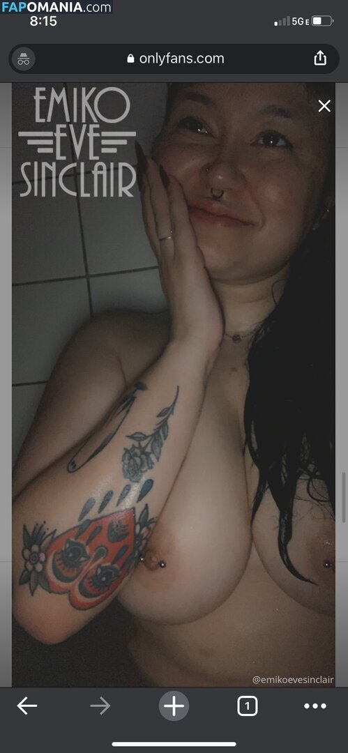 emikoevesinclair / katherine hershey / katie hershey / katieemiko3 / twitchywitchygoth Nahý OnlyFans  Uniklá fotka #7