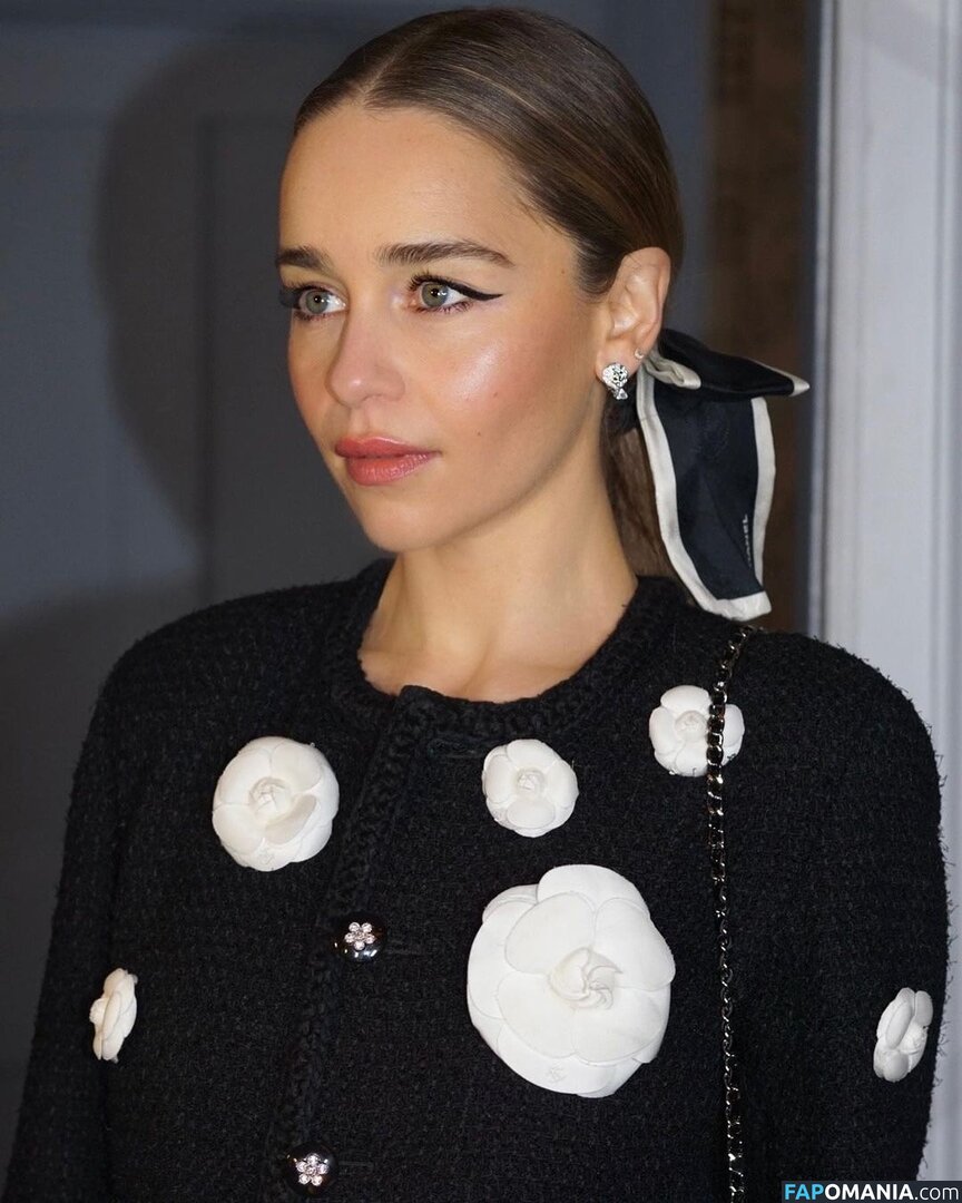Emilia Clarke / clarkeyxo / emilia_clarke / emiliaclarke / emiliaclarkecentral / https: Nahý OnlyFans  Uniklá fotka #930