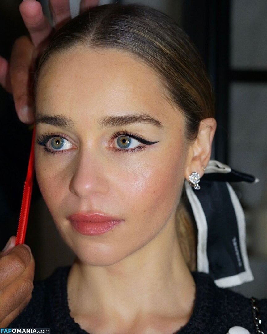 Emilia Clarke / clarkeyxo / emilia_clarke / emiliaclarke / emiliaclarkecentral / https: Nahý OnlyFans  Uniklá fotka #933