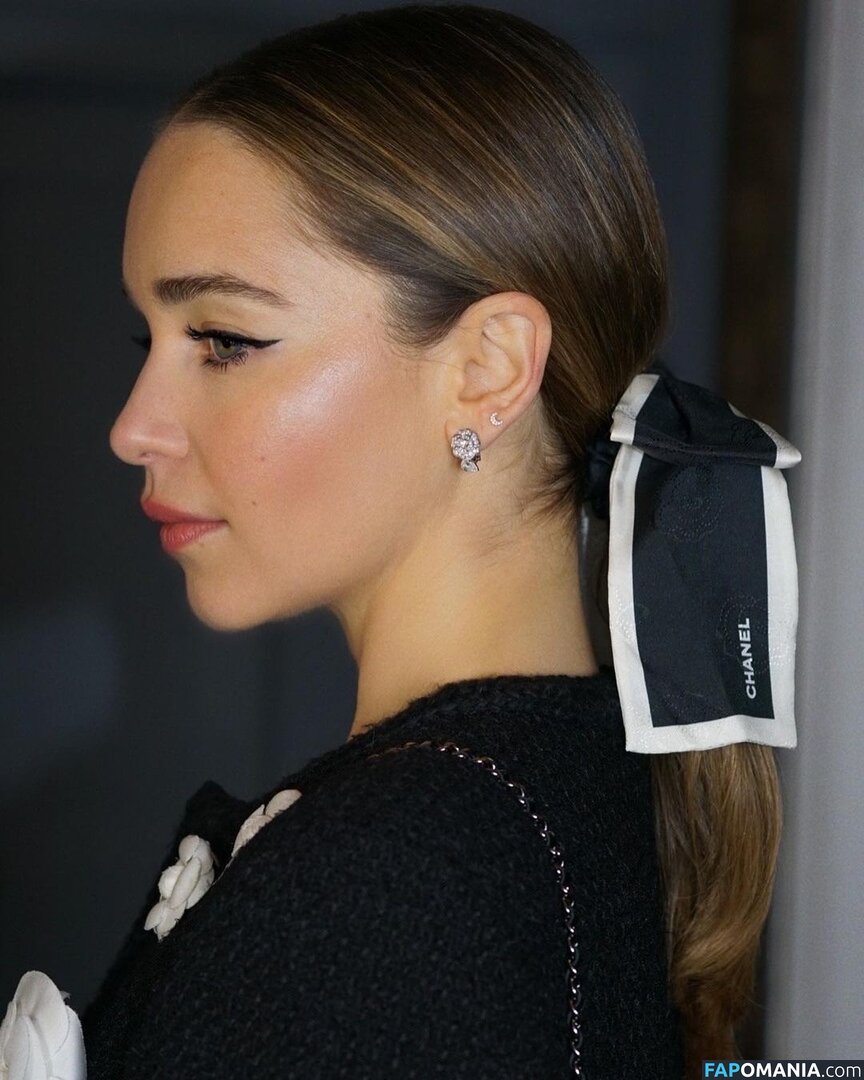 Emilia Clarke / clarkeyxo / emilia_clarke / emiliaclarke / emiliaclarkecentral / https: Nahý OnlyFans  Uniklá fotka #934