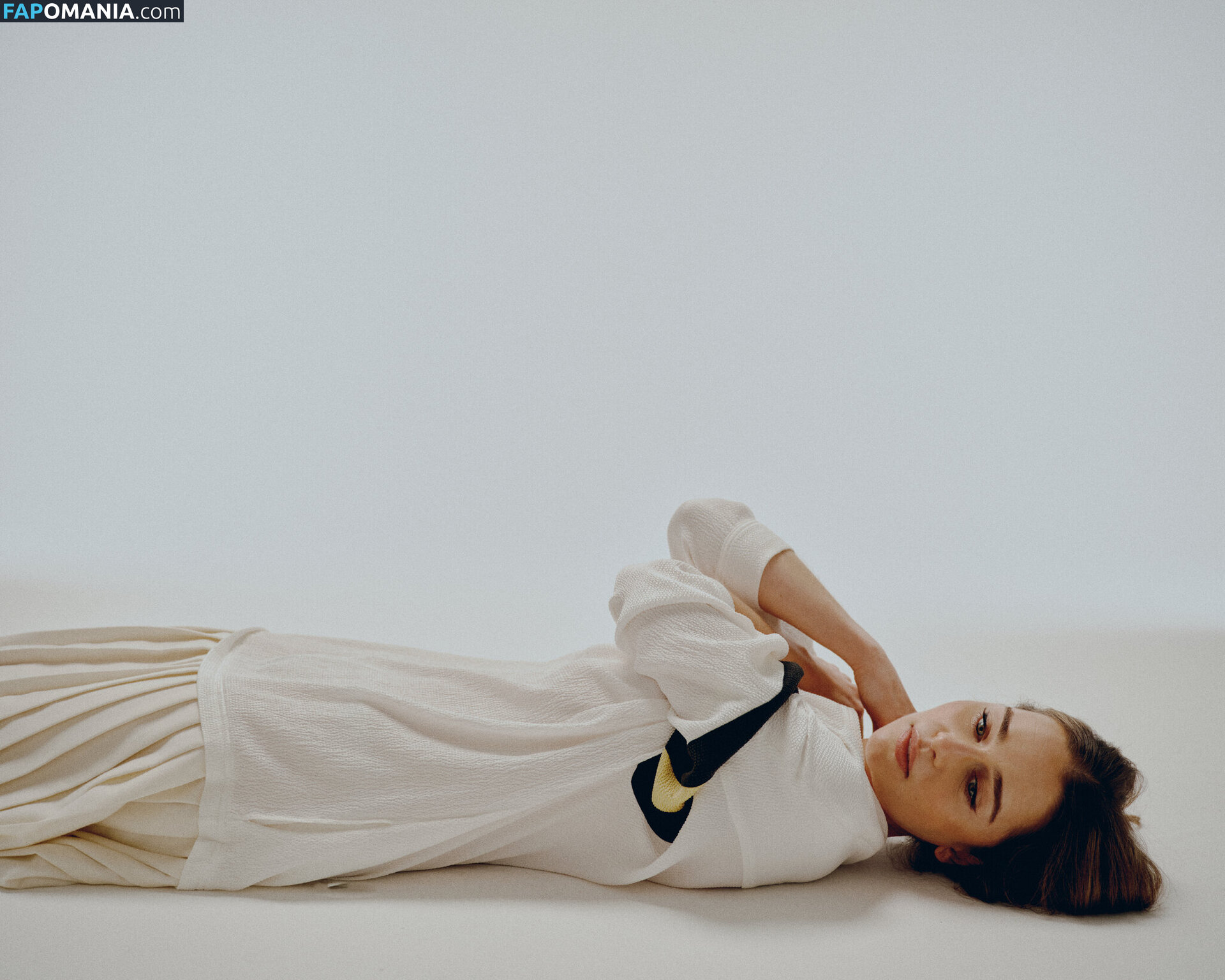 Emilia Clarke / clarkeyxo / emilia_clarke / emiliaclarke / emiliaclarkecentral / https: Nahý OnlyFans  Uniklá fotka #943
