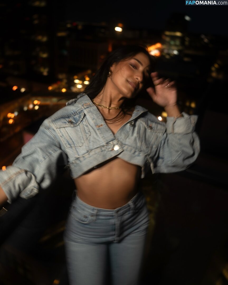 Emily Alabi / emilyalabi / https: Nahý OnlyFans  Uniklá fotka #14