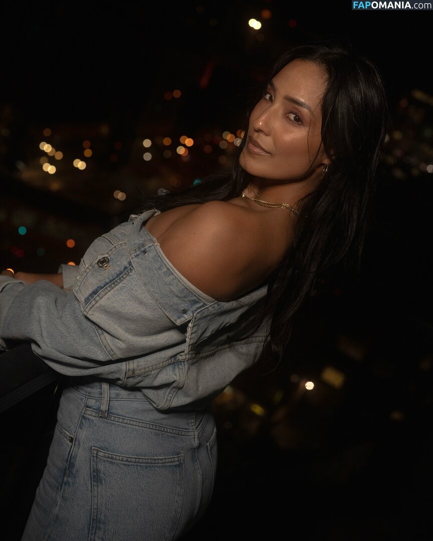 Emily Alabi / emilyalabi / https: Nahý OnlyFans  Uniklá fotka #15