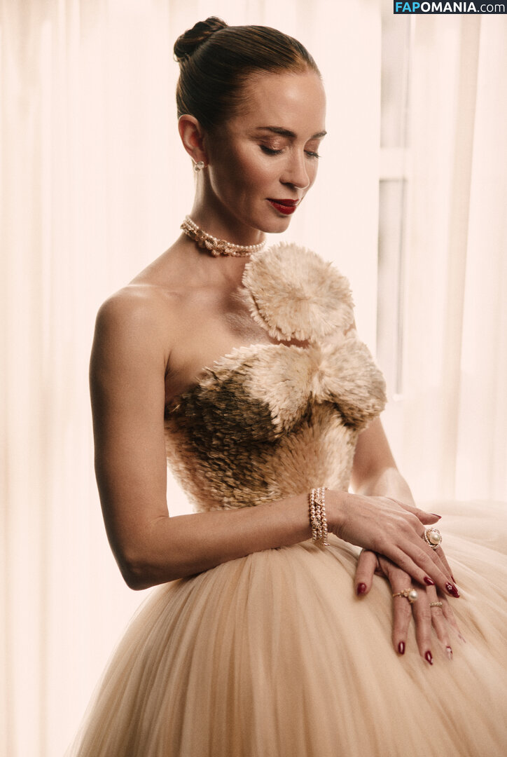Emily Blunt / _emily_blunt_ / twogirlsoneblunt Nahý OnlyFans  Uniklá fotka #459