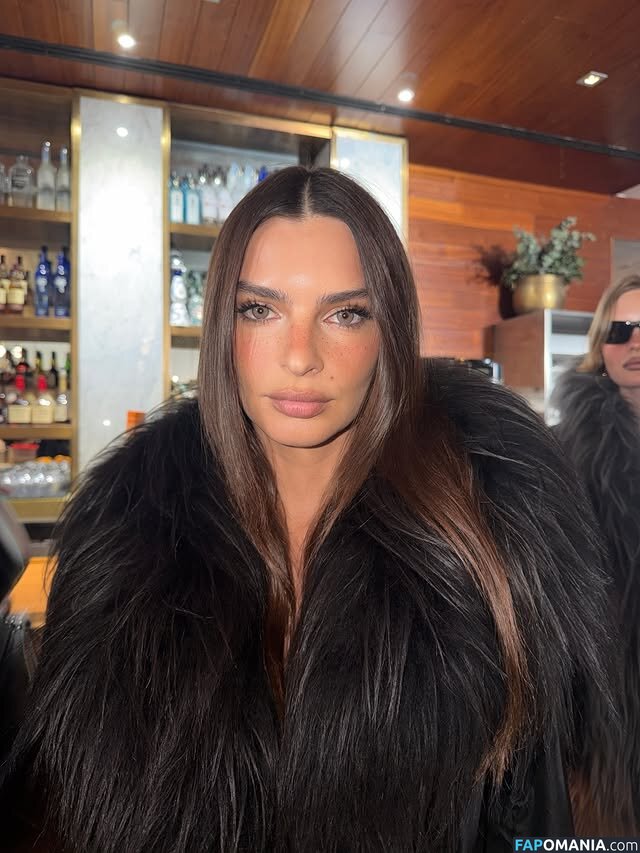 Emily Ratajkowski / Officialemilyratajkowski / emrata / https: Nahý OnlyFans  Uniklá fotka #39