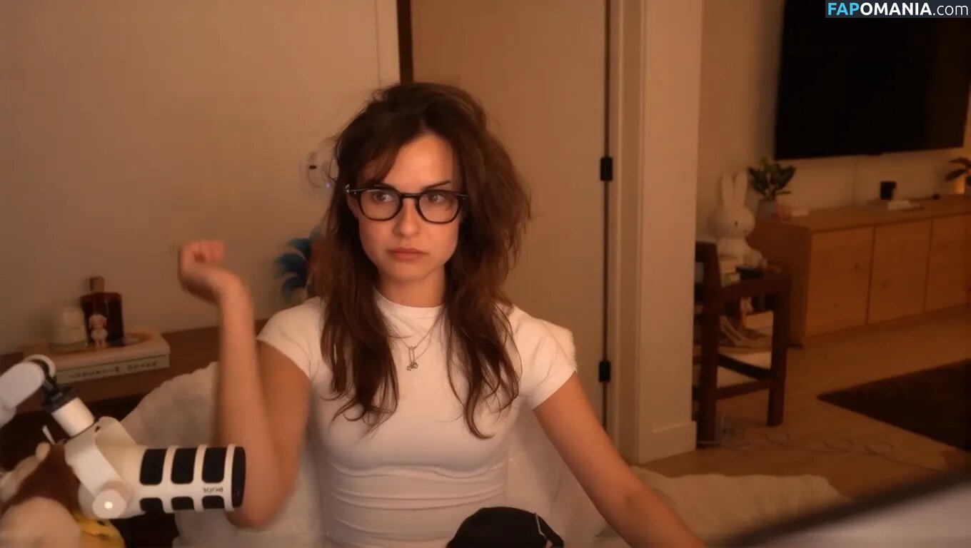 emilydaniellam / emilylynne / meilylol / valkyrae assistant Nahý OnlyFans  Uniklá fotka #3