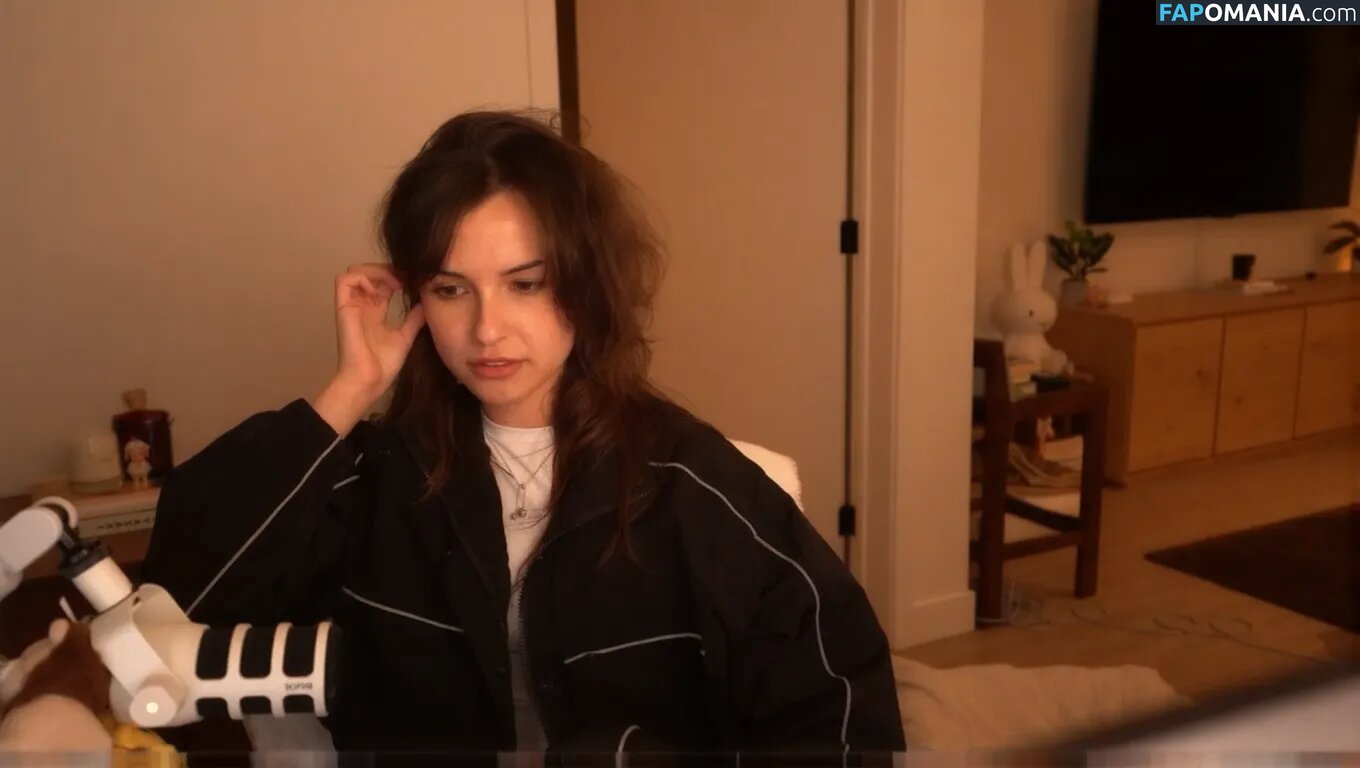 emilydaniellam / emilylynne / meilylol / valkyrae assistant Nahý OnlyFans  Uniklá fotka #5