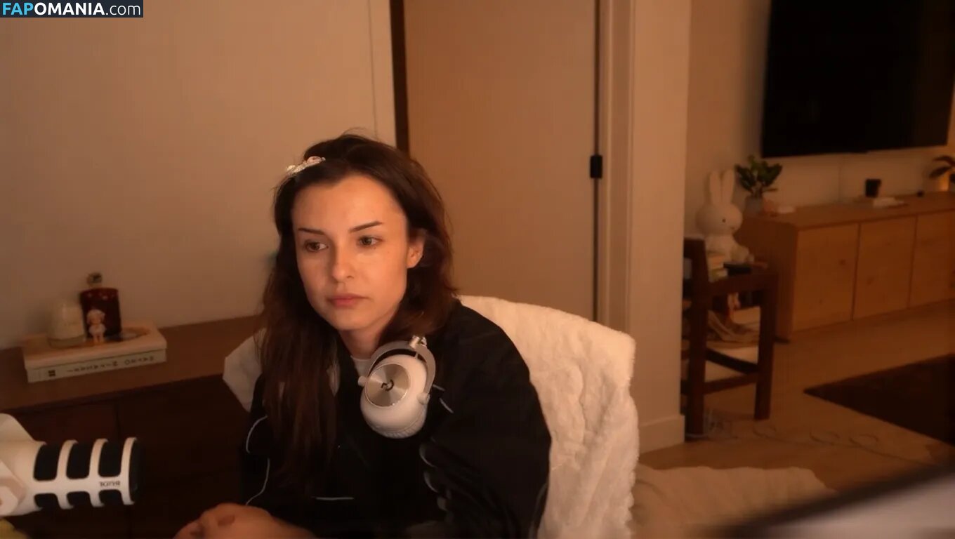 emilydaniellam / emilylynne / meilylol / valkyrae assistant Nahý OnlyFans  Uniklá fotka #7
