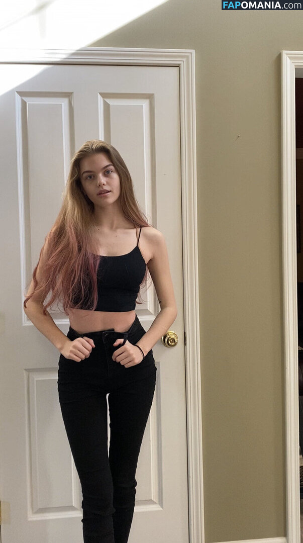 Bradpittsgf / Emma Beardsley / emmabbeardsley Nahý OnlyFans  Uniklá fotka #17