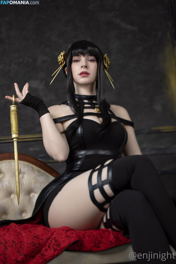Enji Night Nahý OnlyFans  Uniklá fotka #2