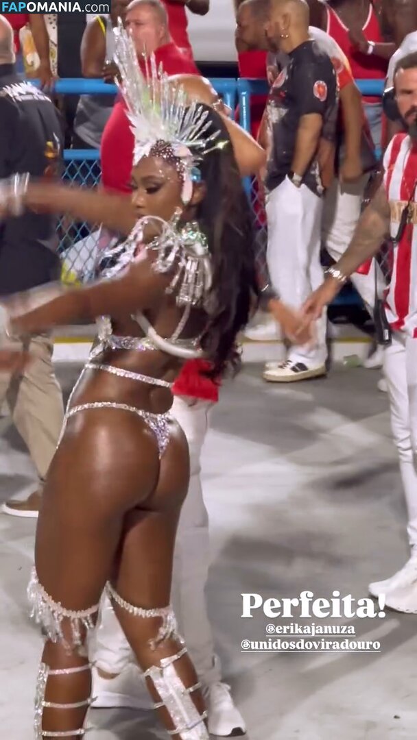 Erika Januza / erikajanuza Nahý OnlyFans  Uniklá fotka #1