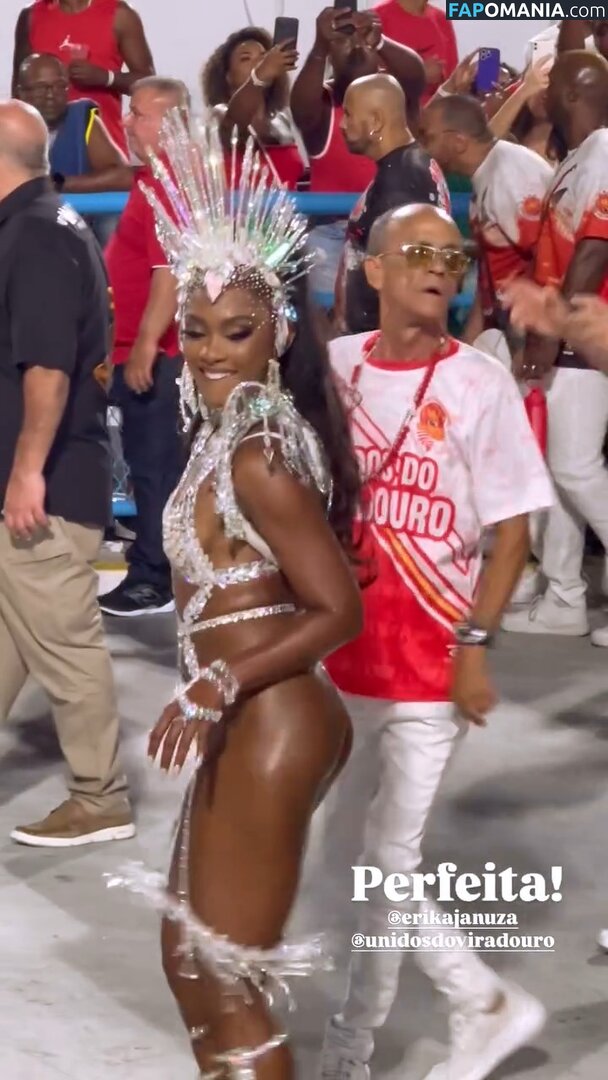 Erika Januza / erikajanuza Nahý OnlyFans  Uniklá fotka #4