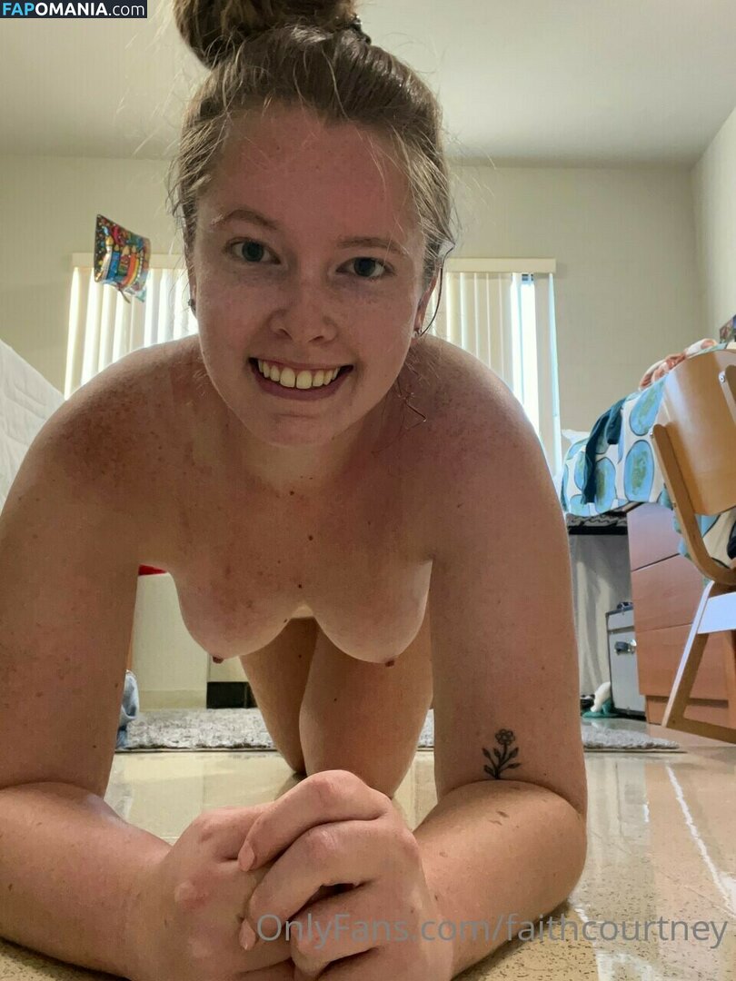 Faith And Courtney Nahý OnlyFans  Uniklá fotka #36