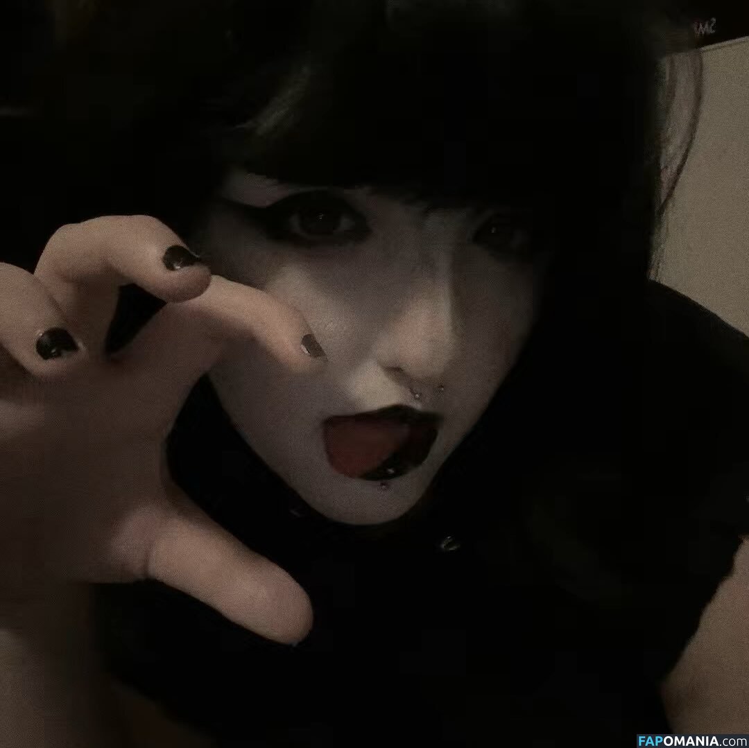Myka / floral.and.fading._ / lets.cheers.t0.this Nahý OnlyFans  Uniklá fotka #1