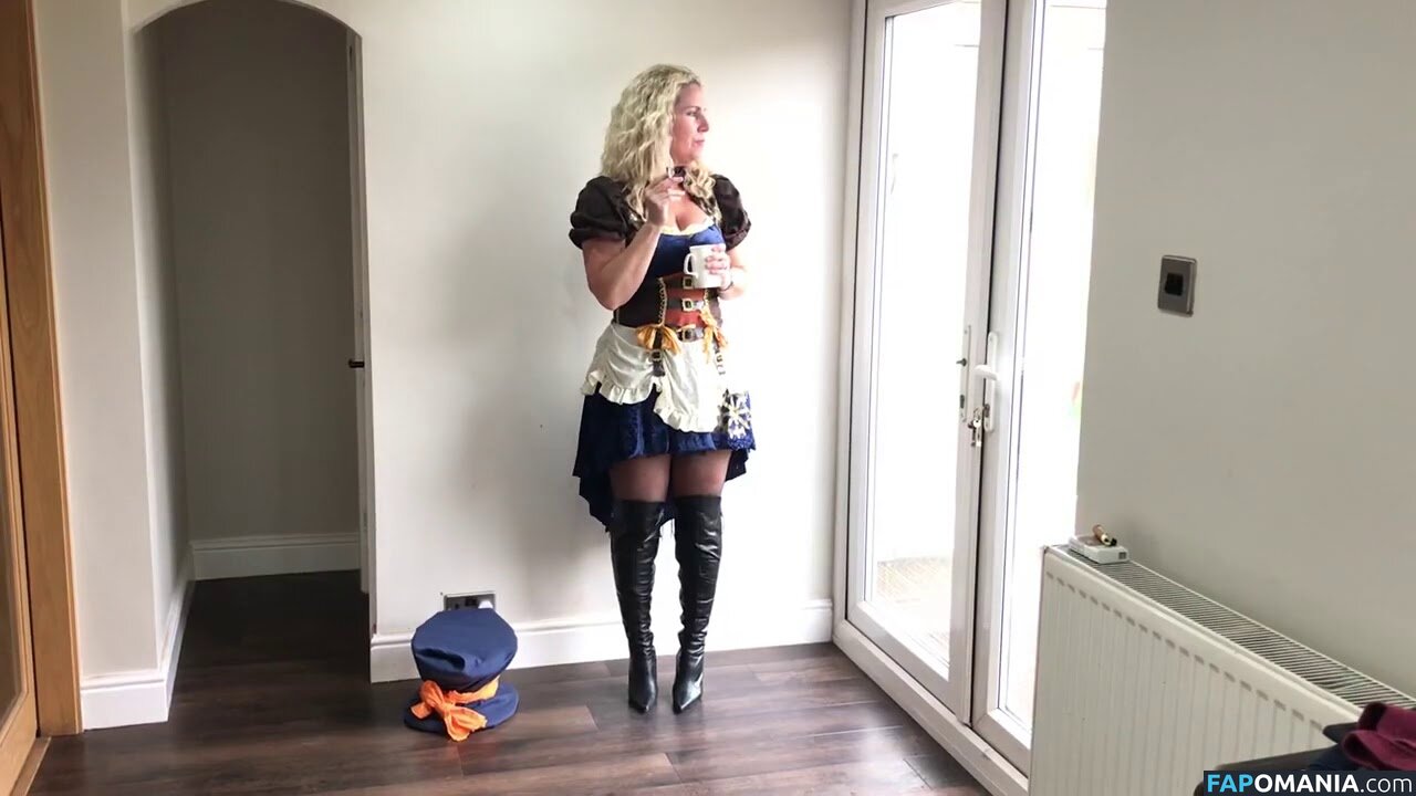Foxy Geek Girl / foxygeekgirl Nahý OnlyFans  Uniklá fotka #6